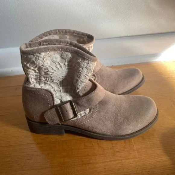 Mudd Tan Lace Ankle Boots - Picture 3 of 11